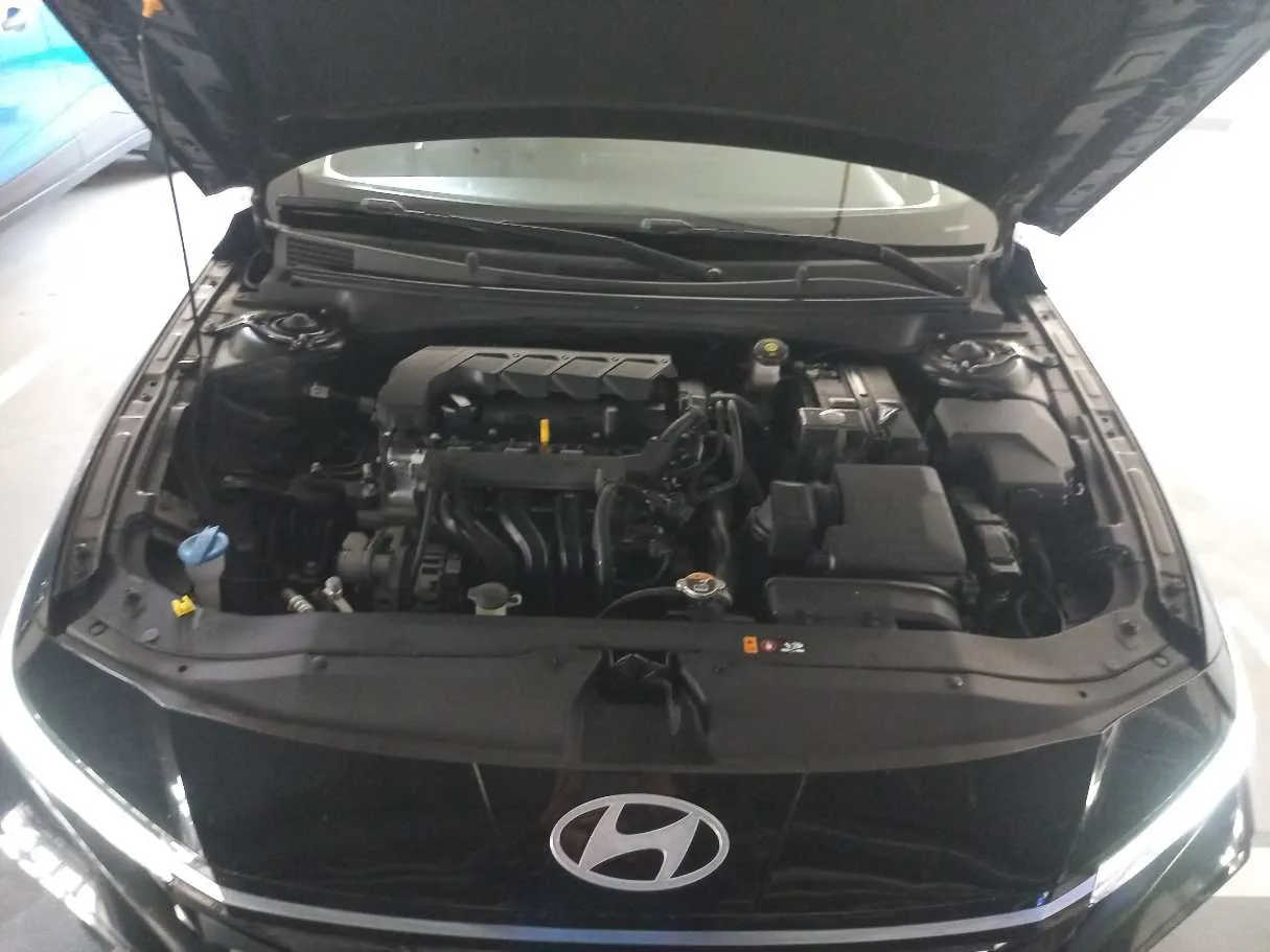 Car image 19