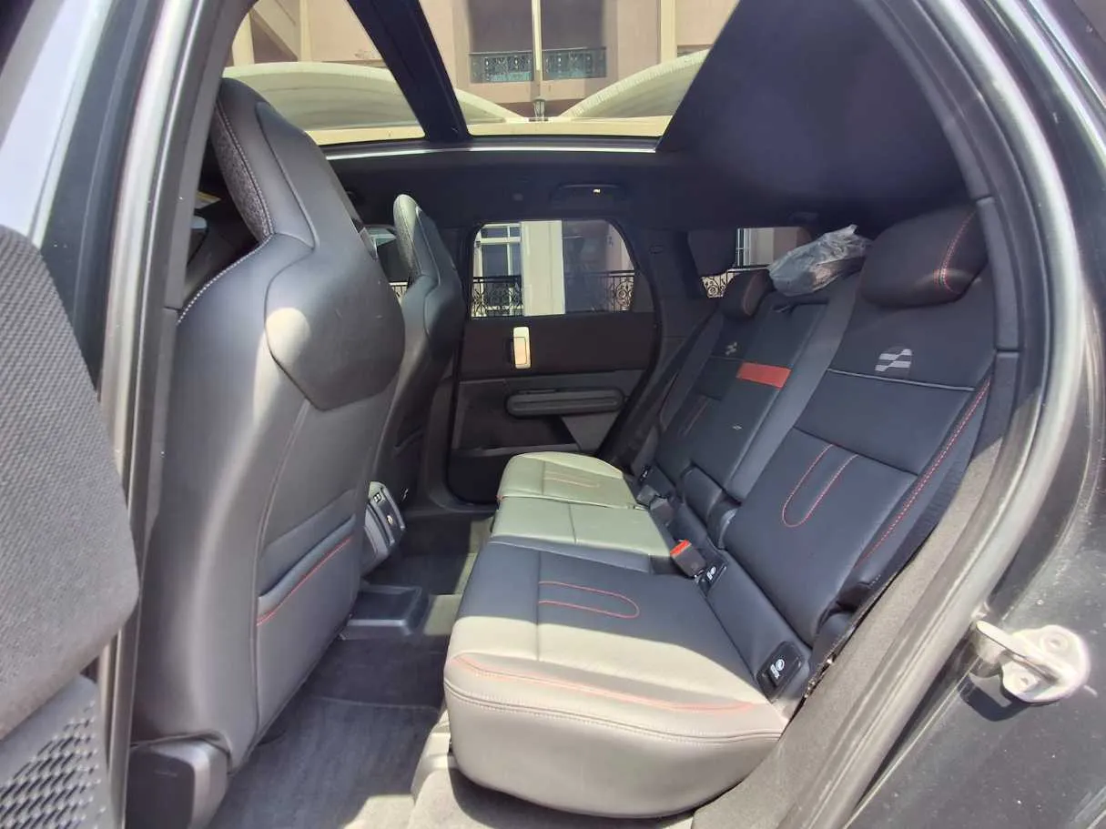 Car image 13