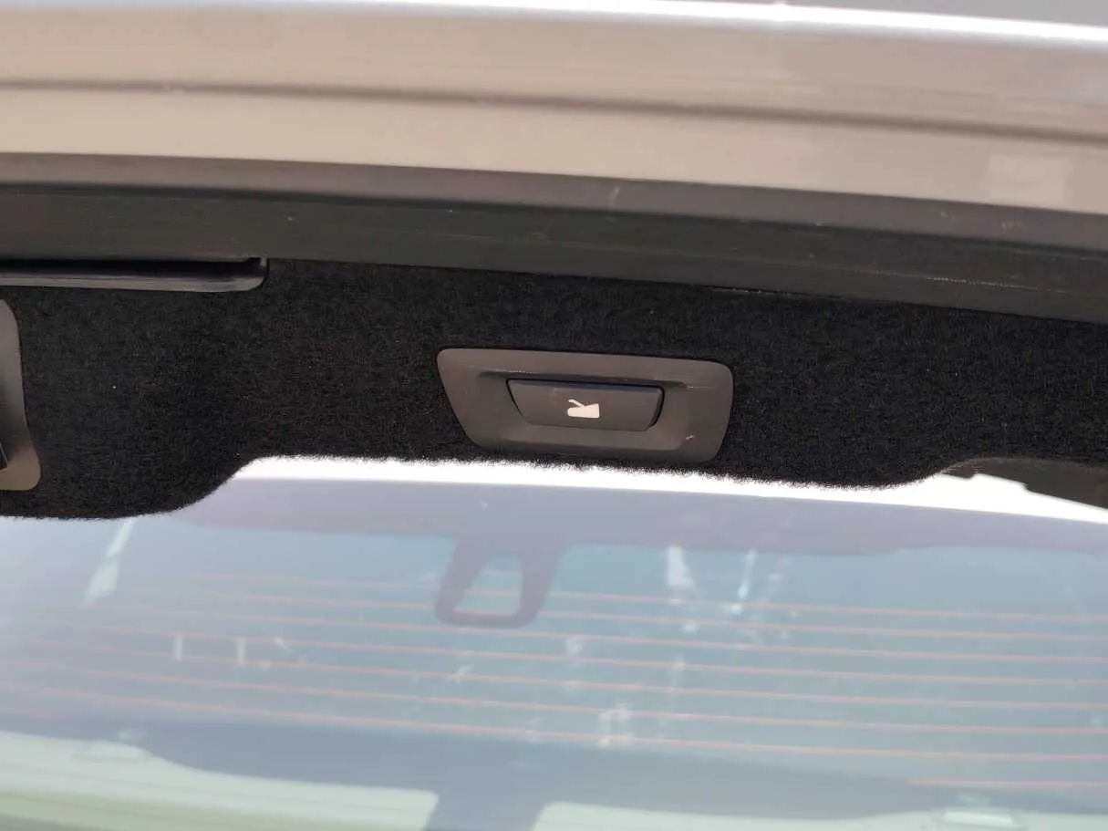 Car image 28