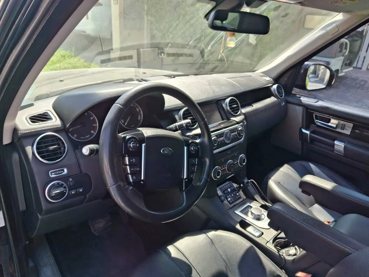 Car image 11