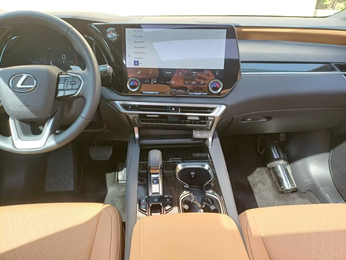 Car image 18