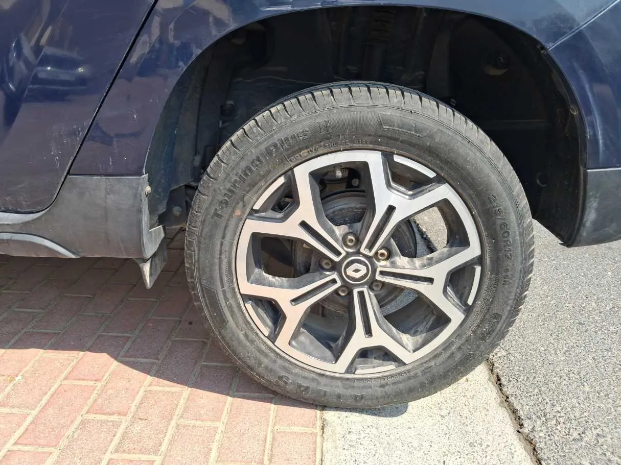 Car image 9