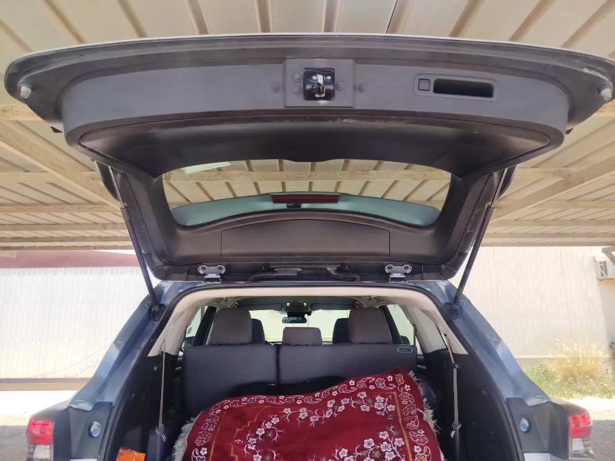 Car image 23