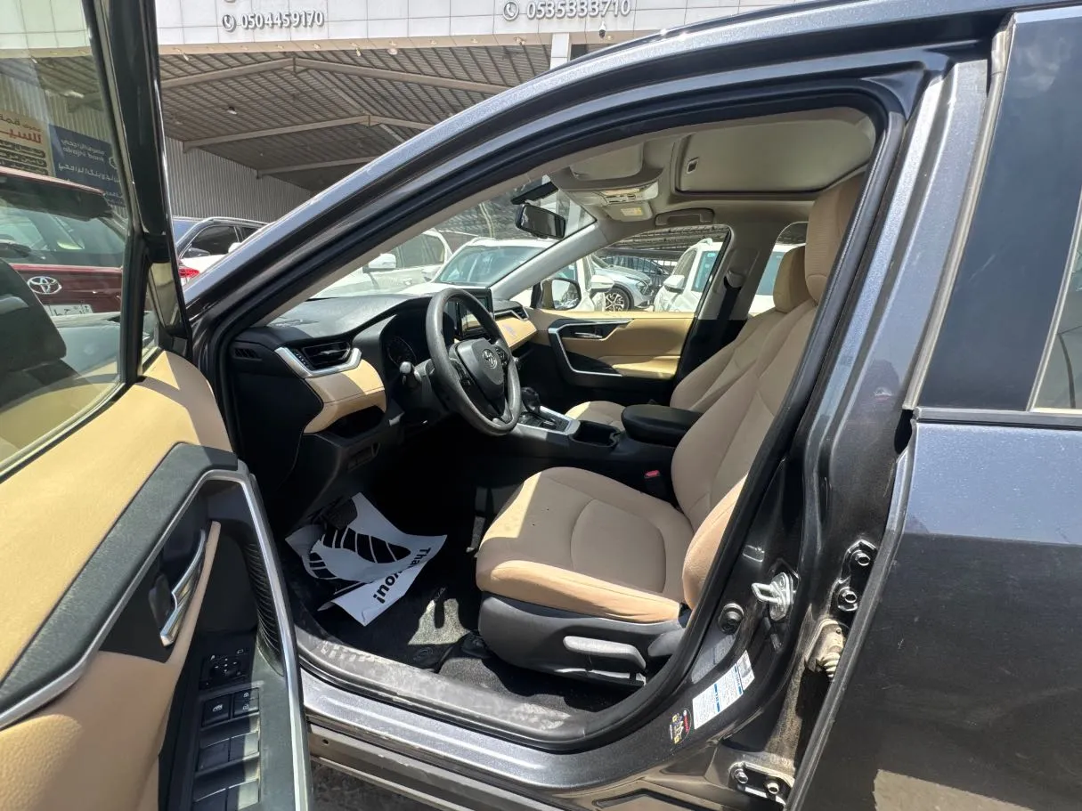 Car image 8