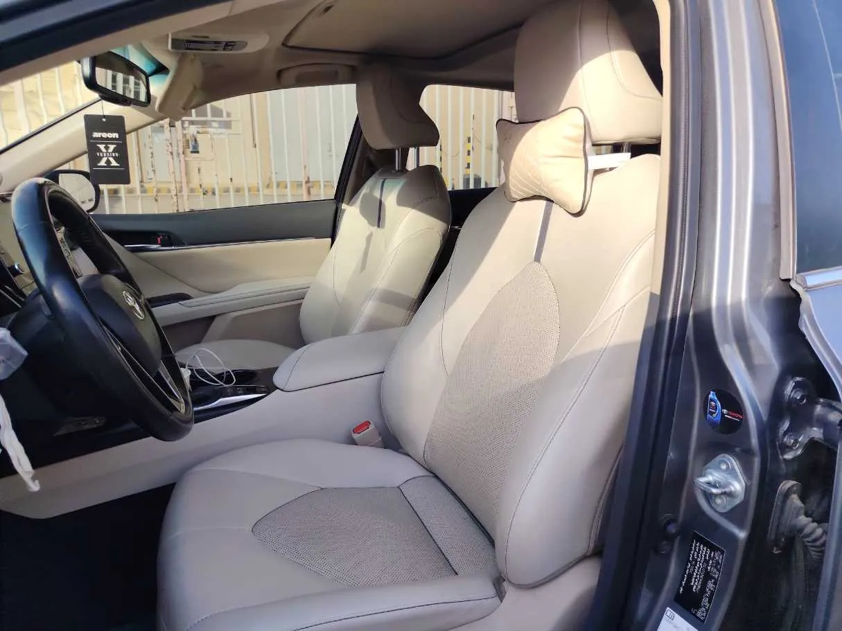 Car image 12