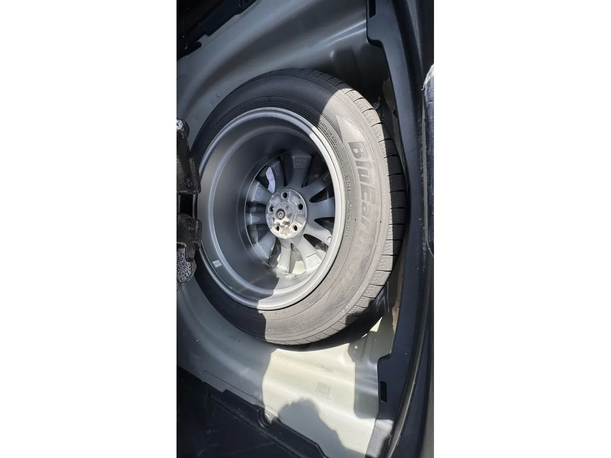 Car image 28