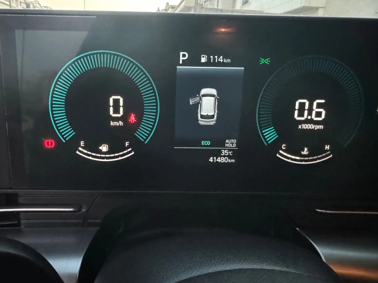 Car image 16