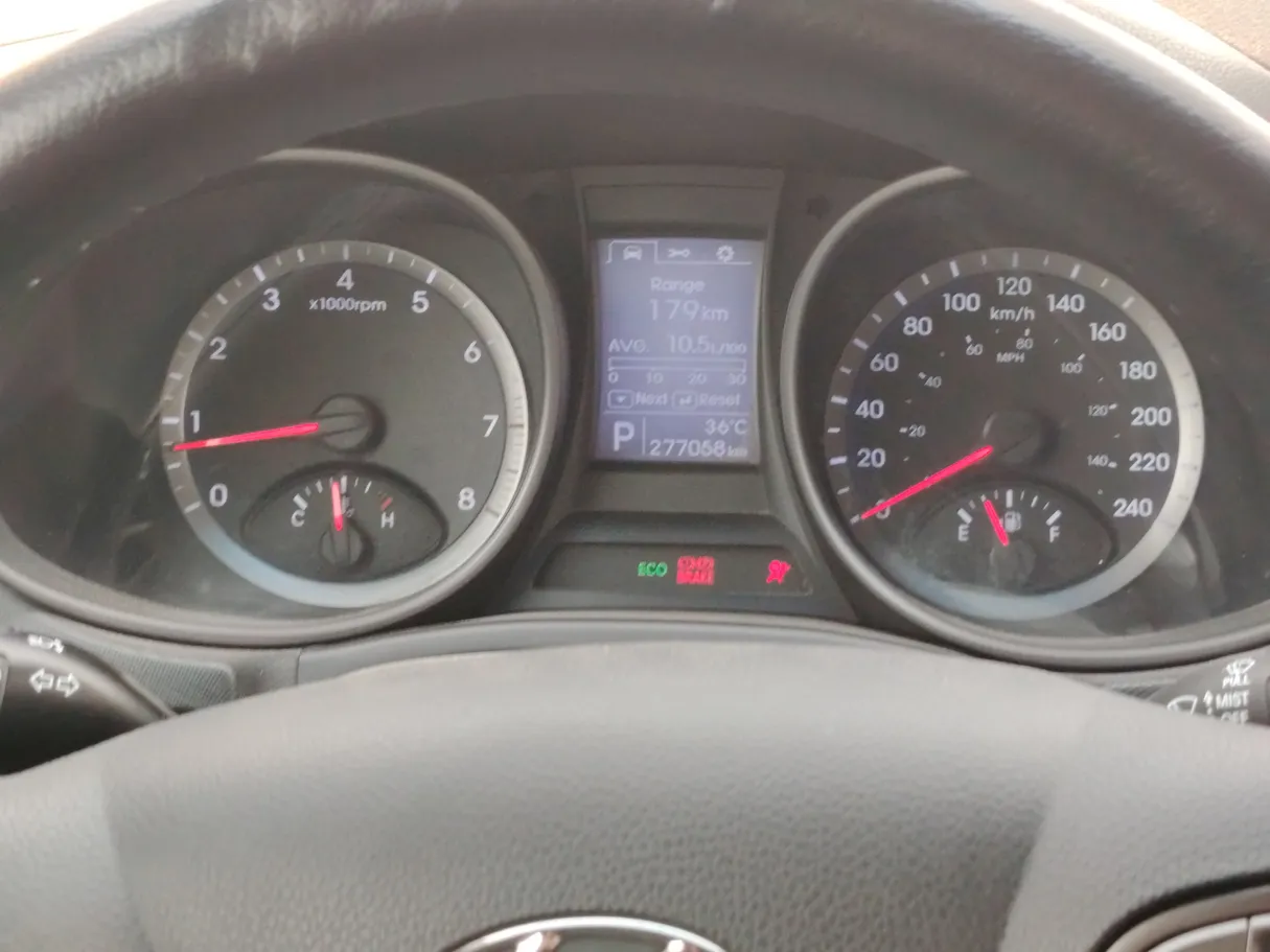 Car image 24