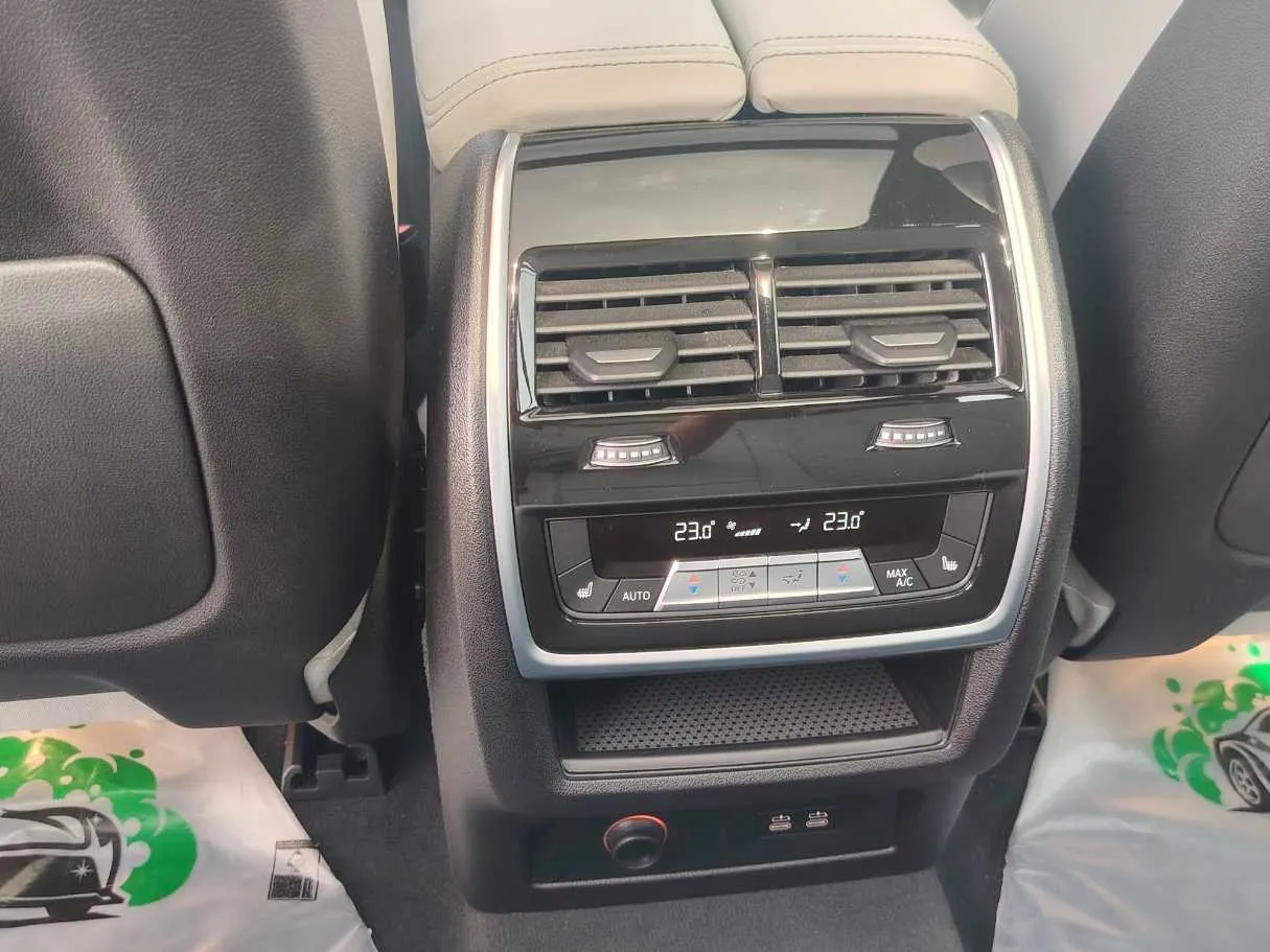 Car image 33