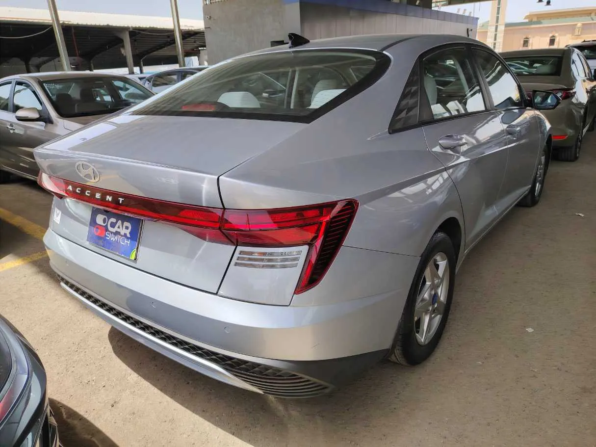 Car image 5