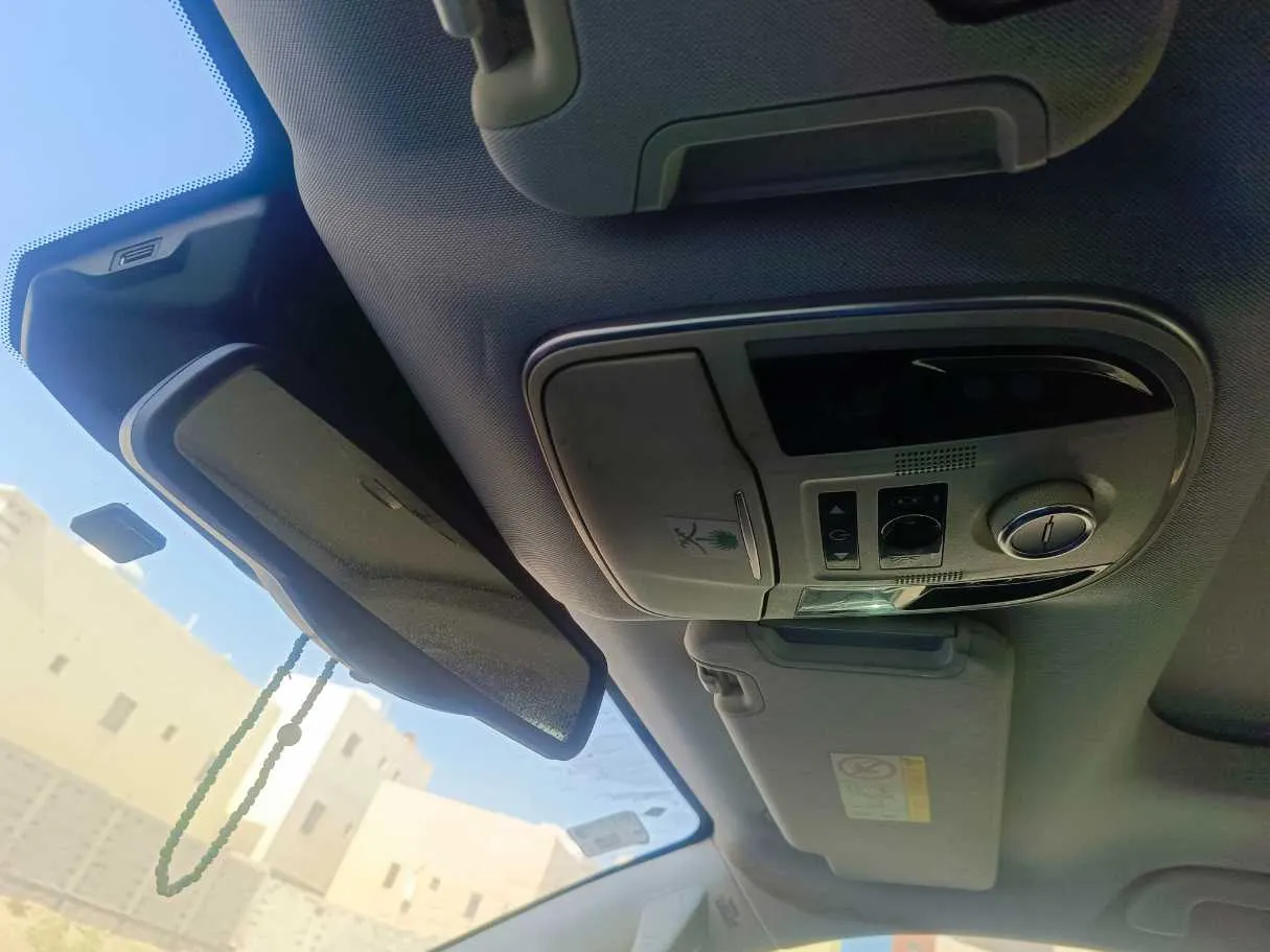 Car image 37