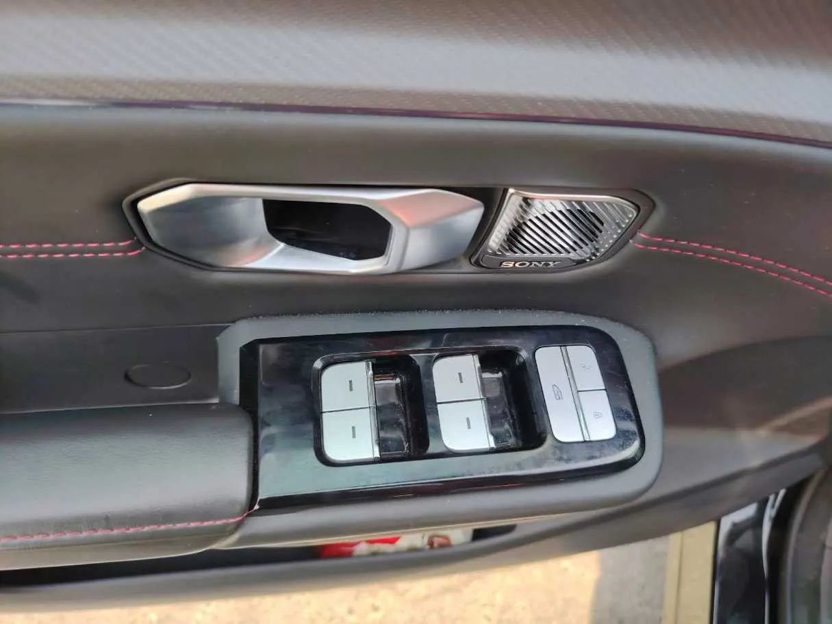 Car image 33