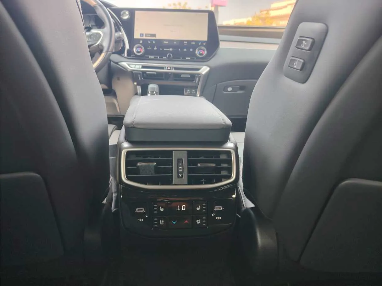 Car image 29