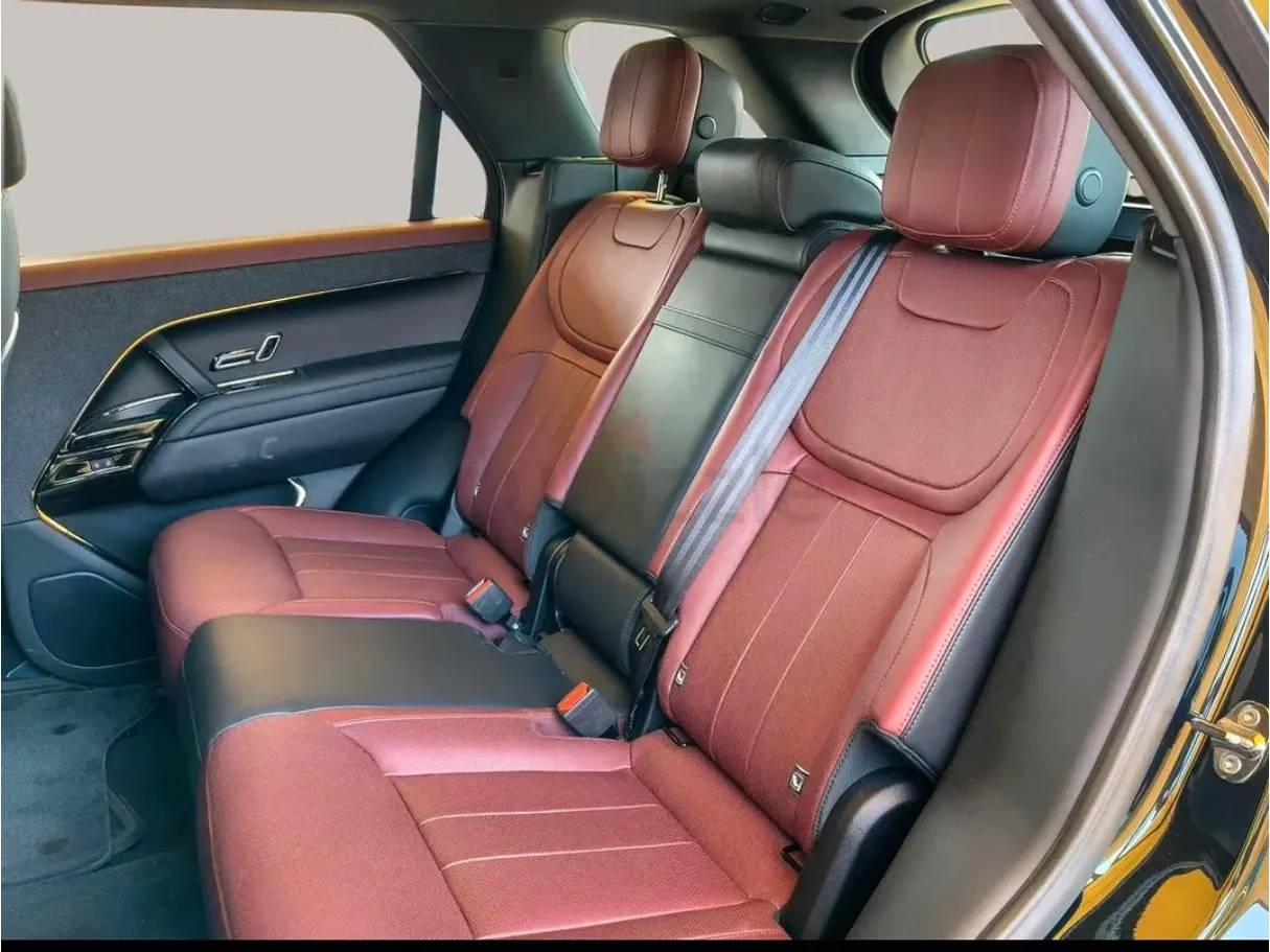 Car image 8