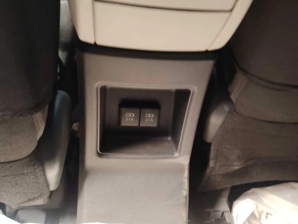Car image 26