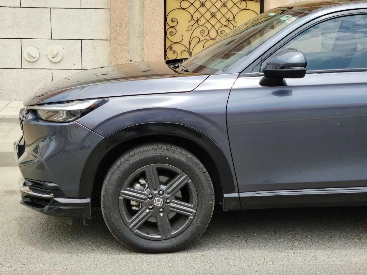 Car image 9