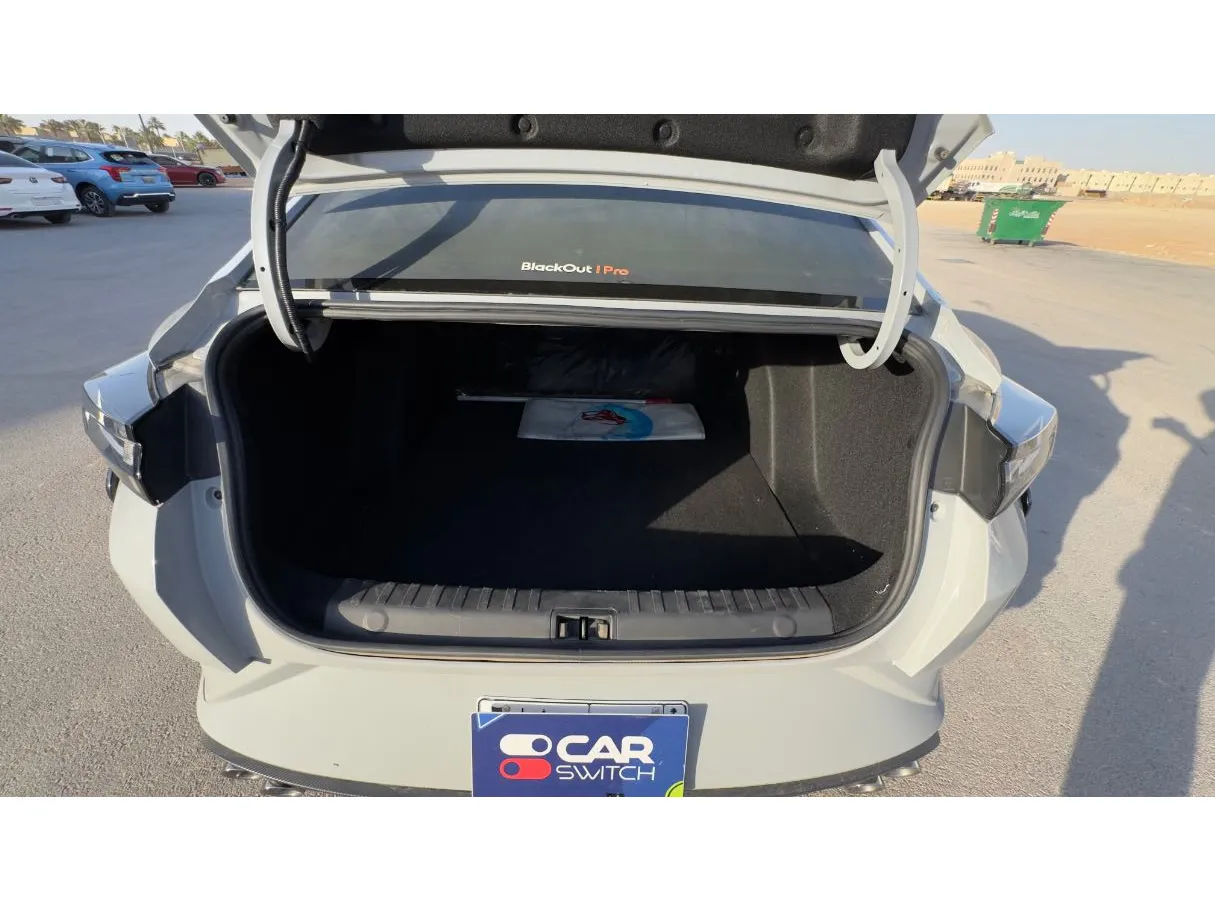 Car image 20