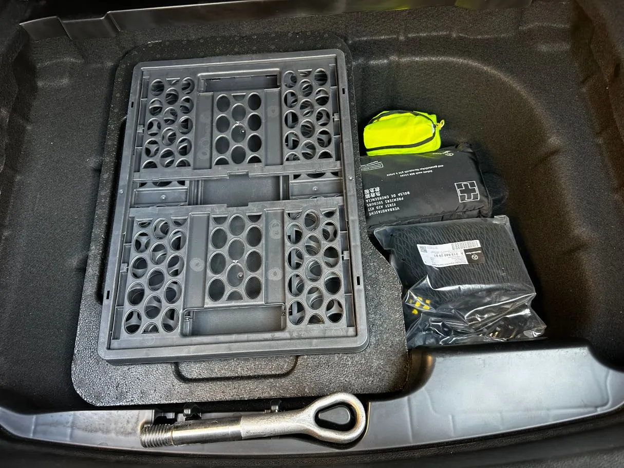 Car image 28