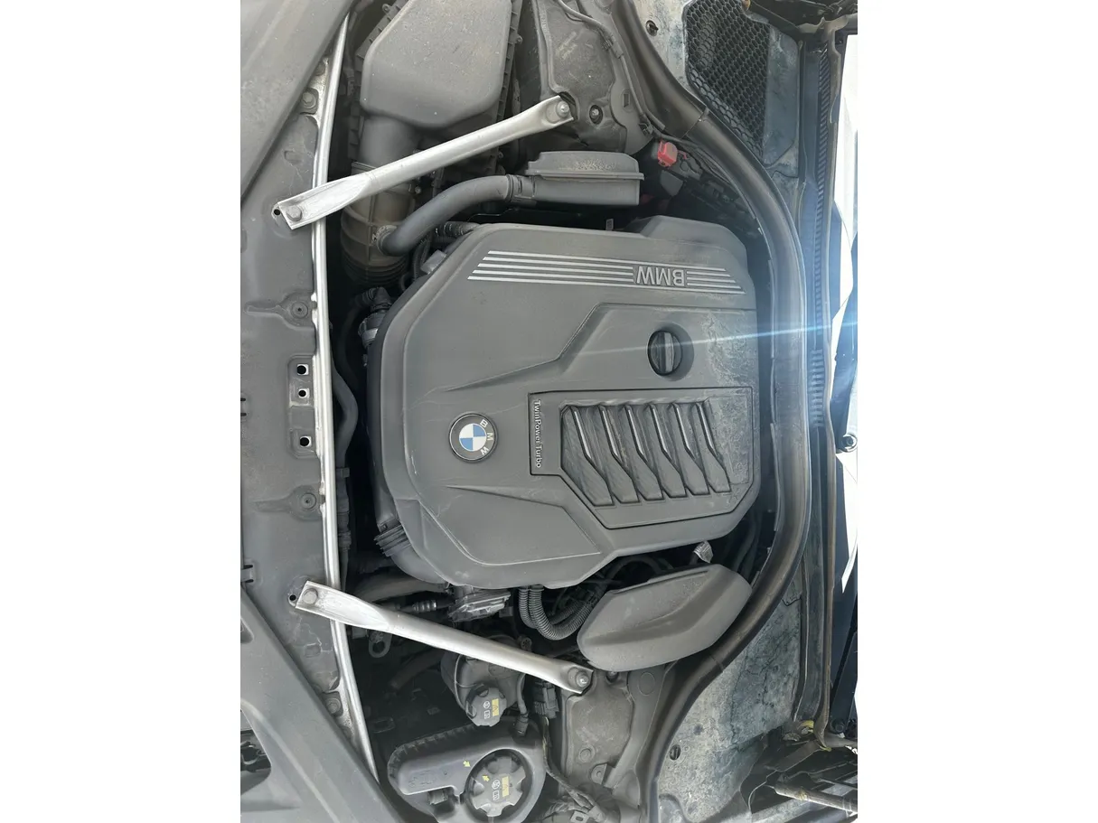 Car image 30