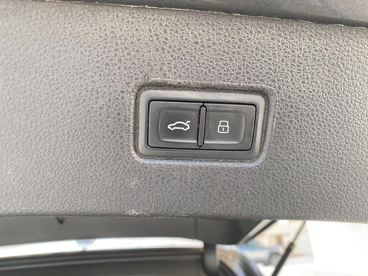 Car image 29