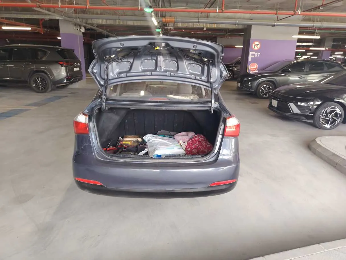 Car image 24