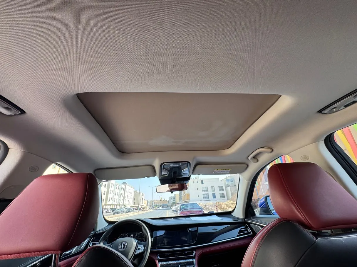 Car image 14