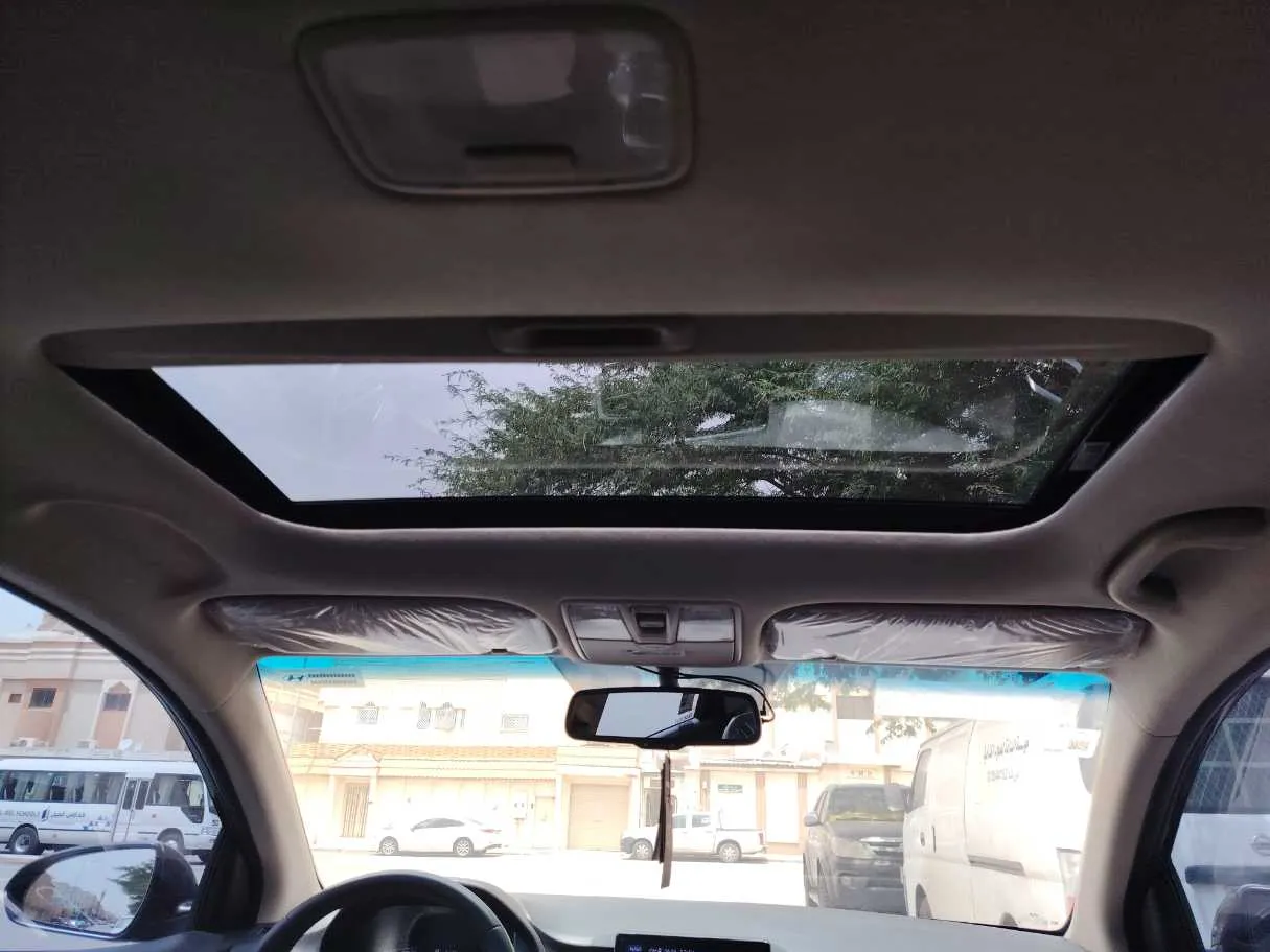 Car image 16
