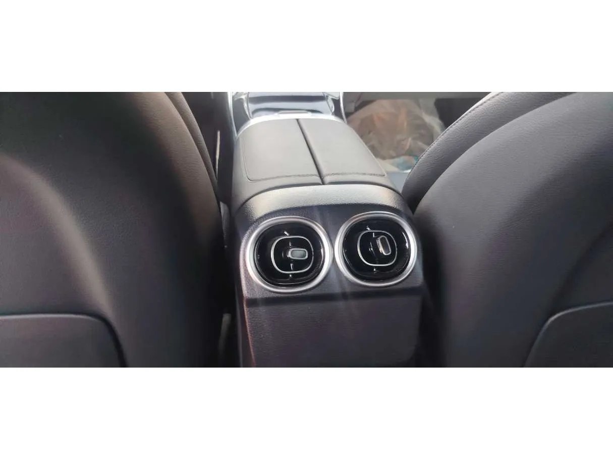 Car image 27