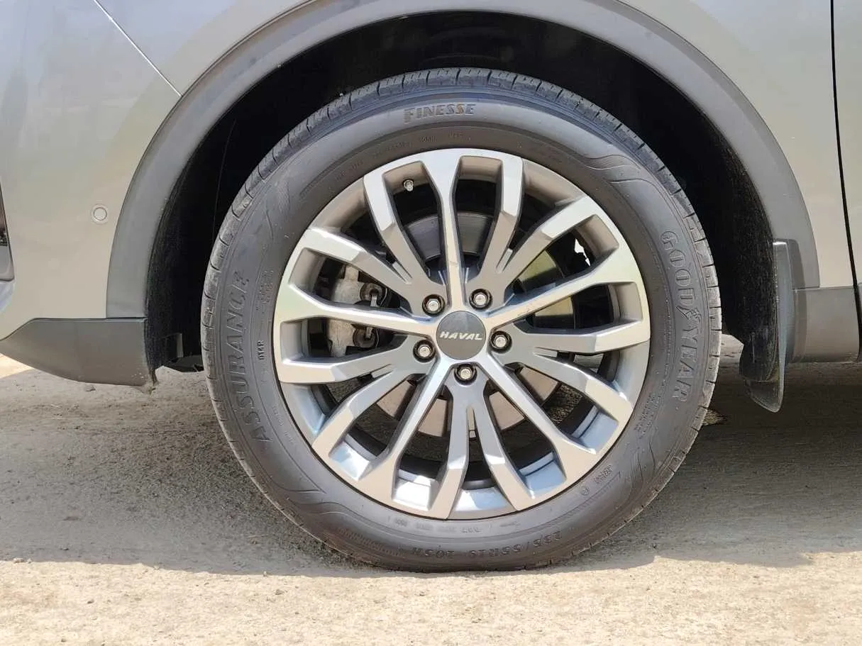 Car image 10