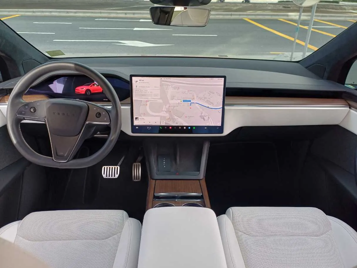 Car image 16