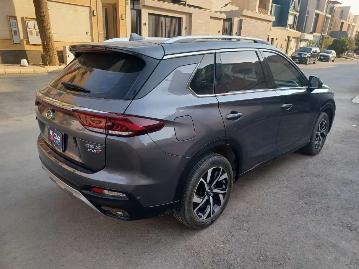 Car image 5