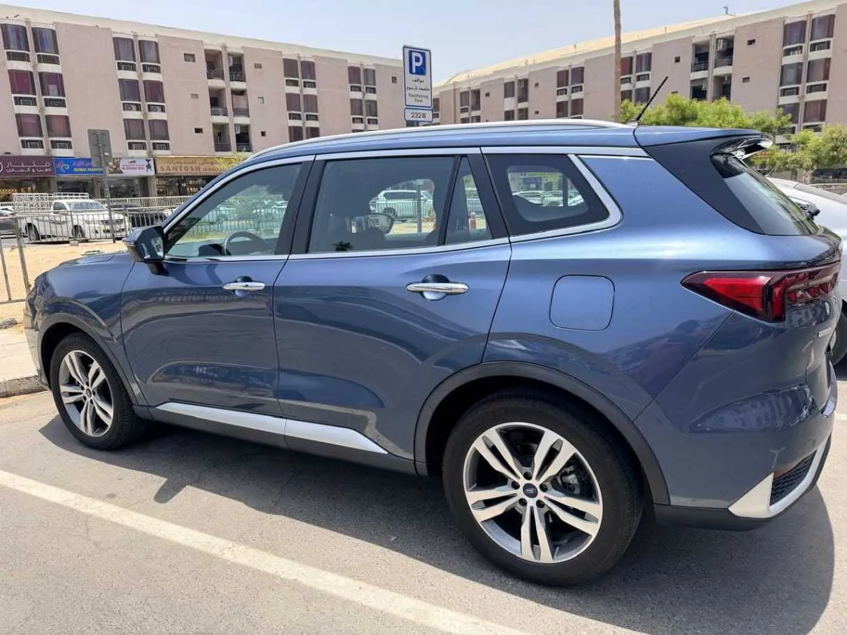 Car image 3
