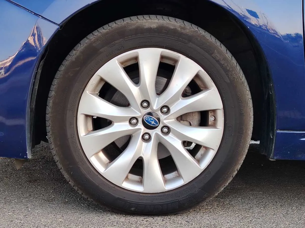 Car image 10