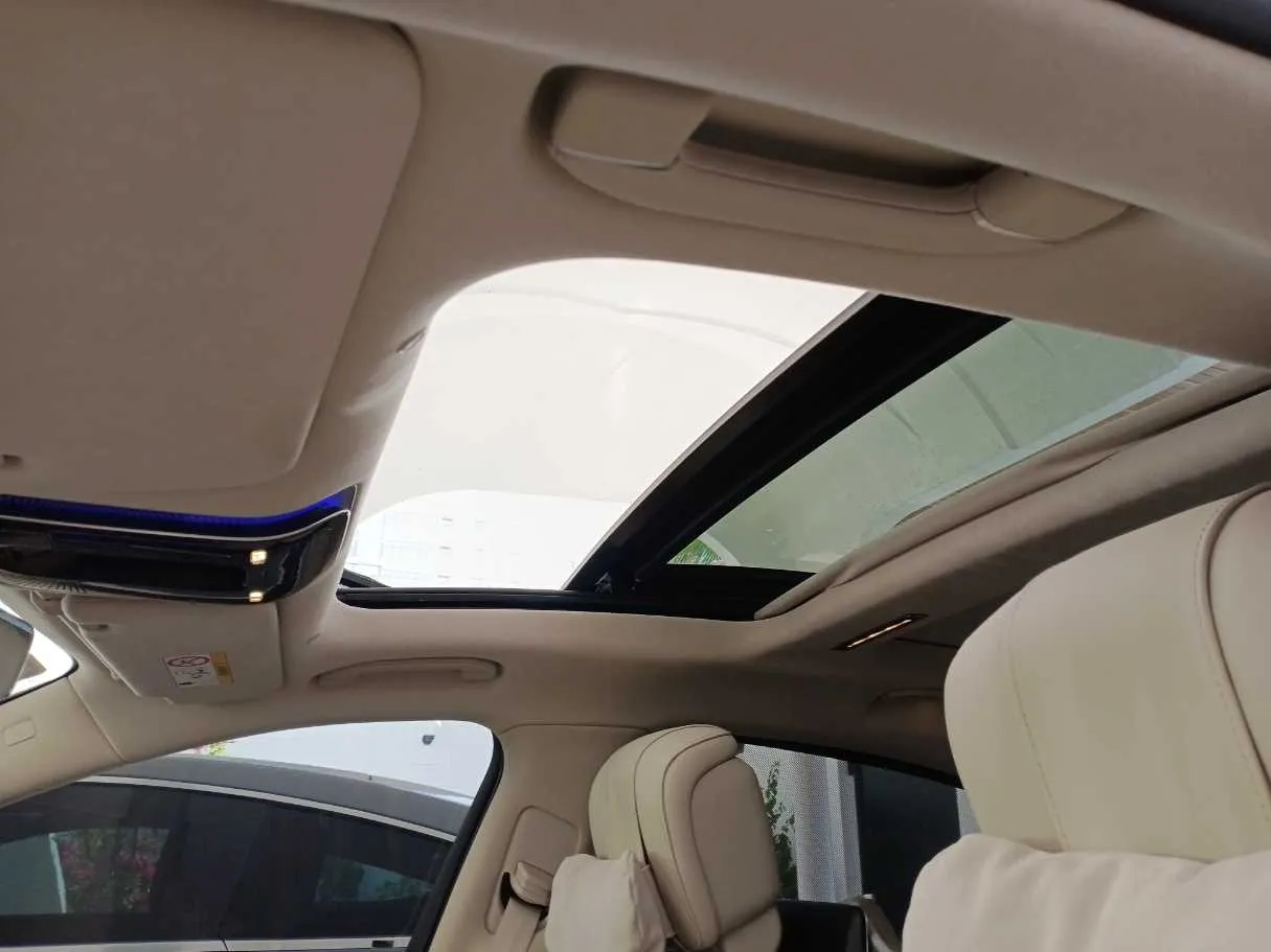 Car image 24
