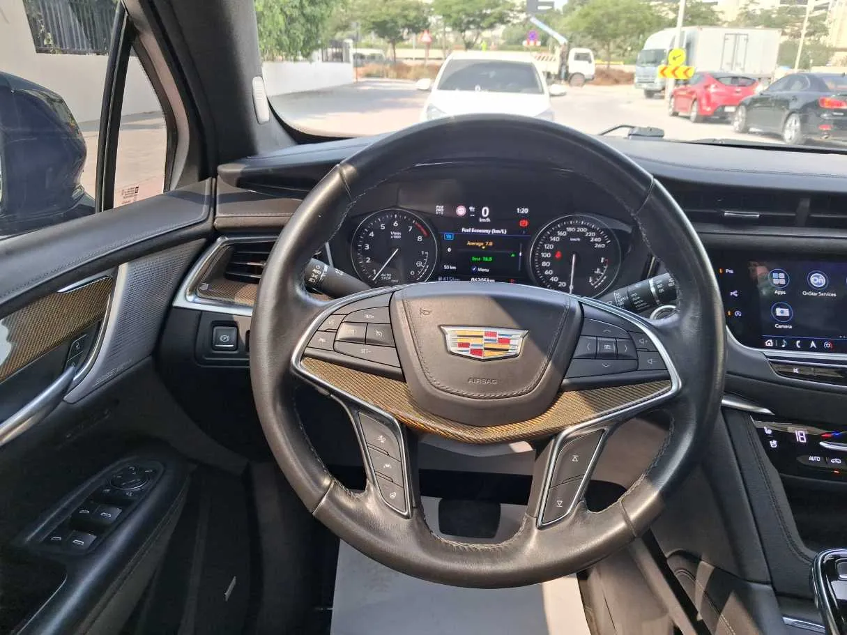 Car image 19