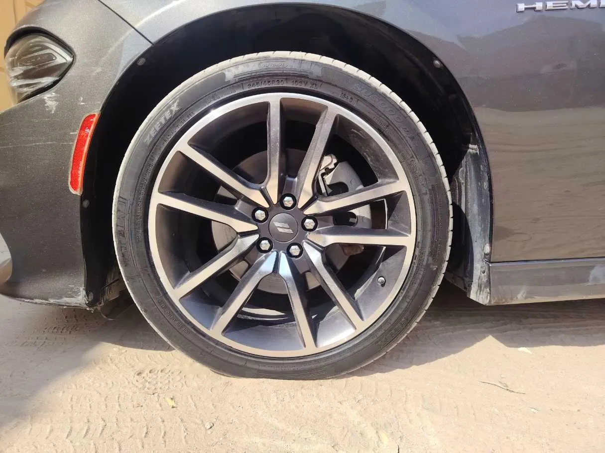 Car image 10