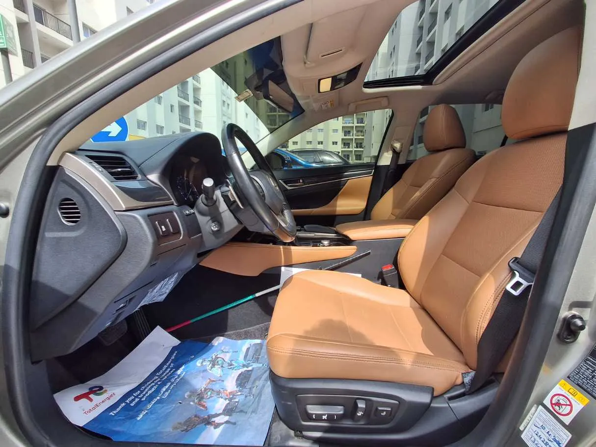 Car image 13
