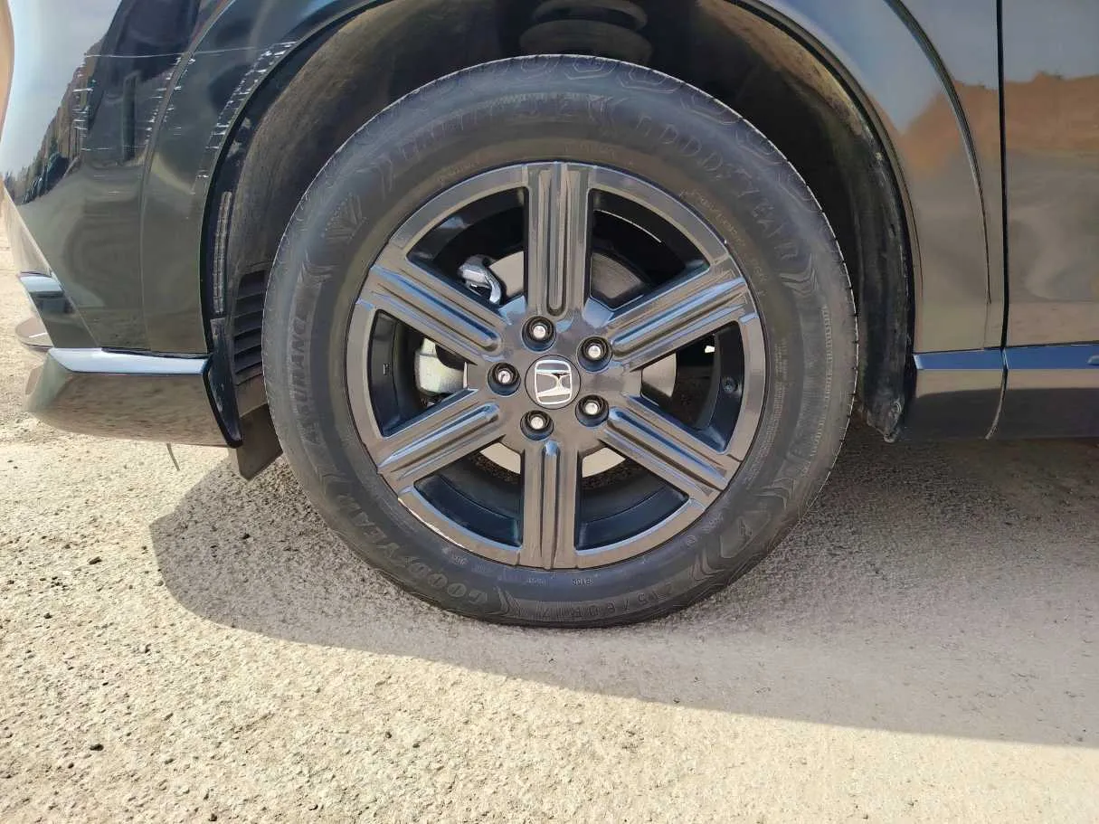 Car image 10