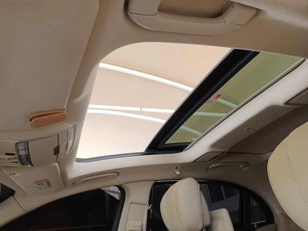 Car image 25