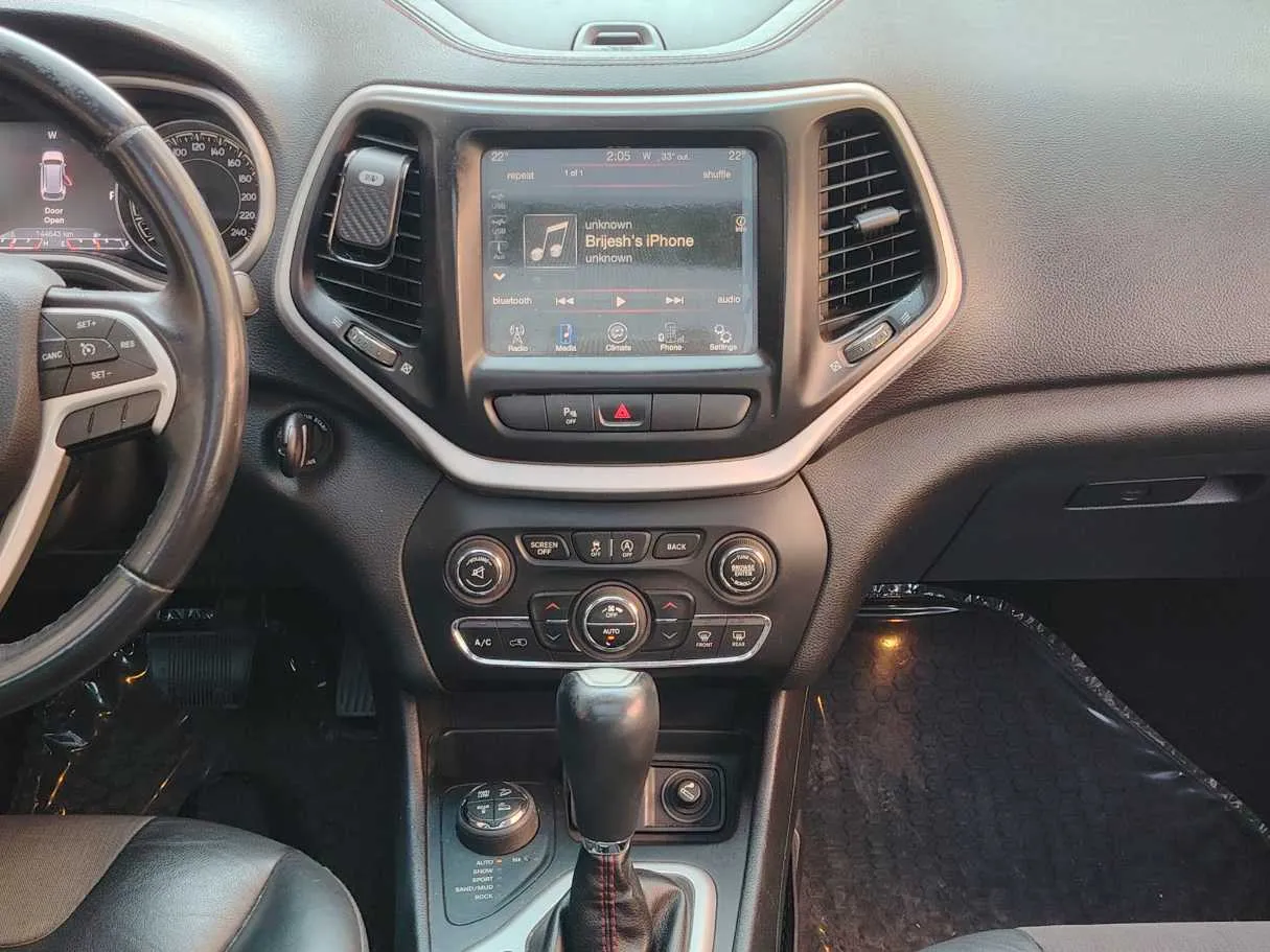 Car image 23