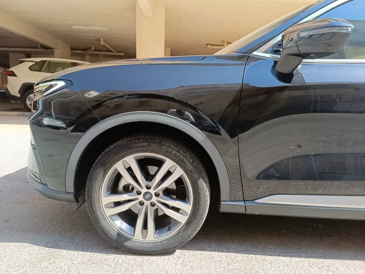 Car image 9