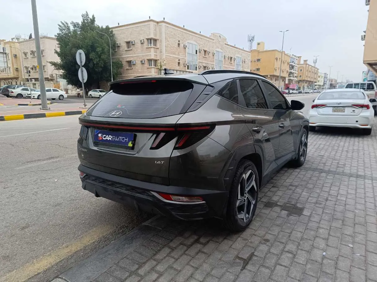 Car image 5