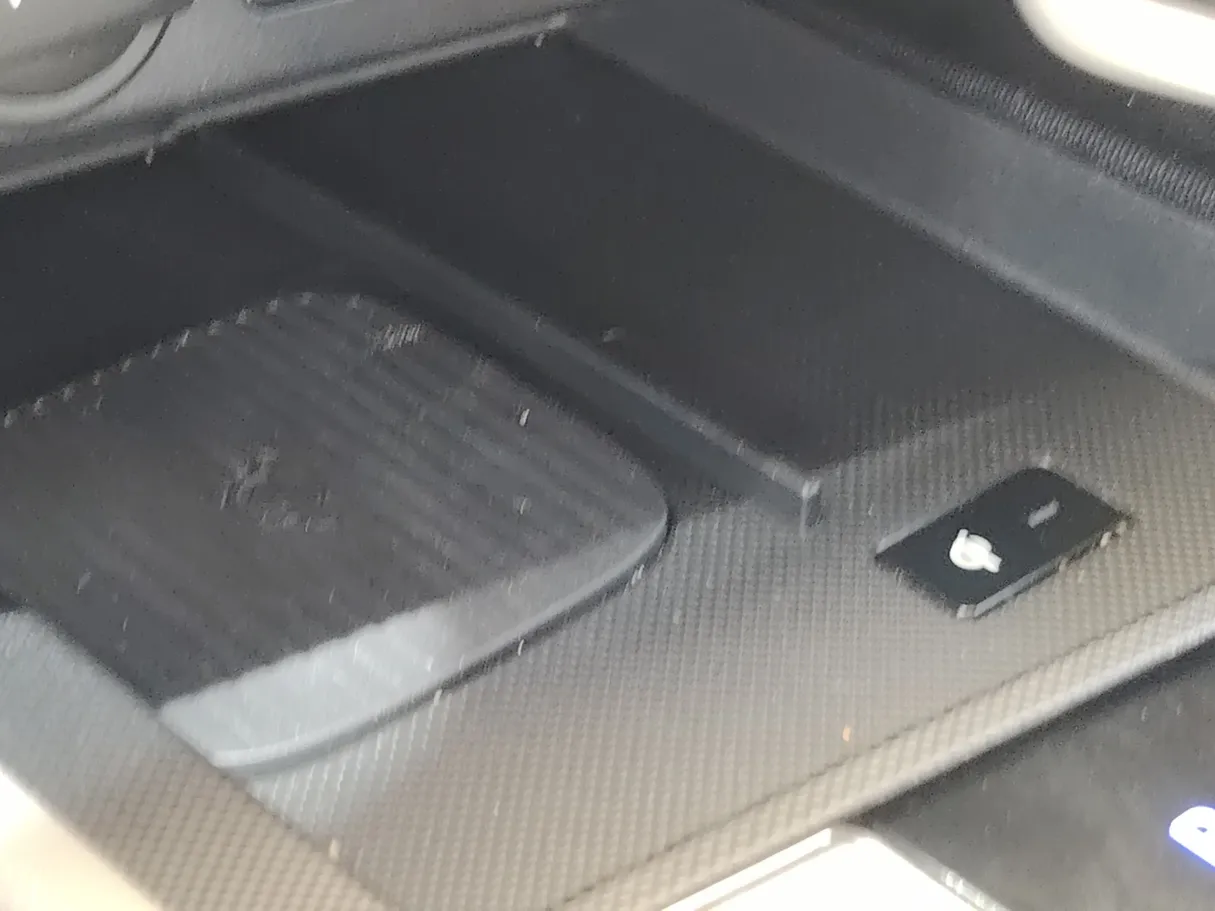 Car image 28