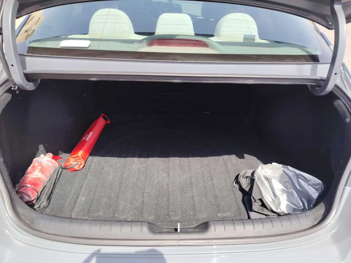 Car image 26