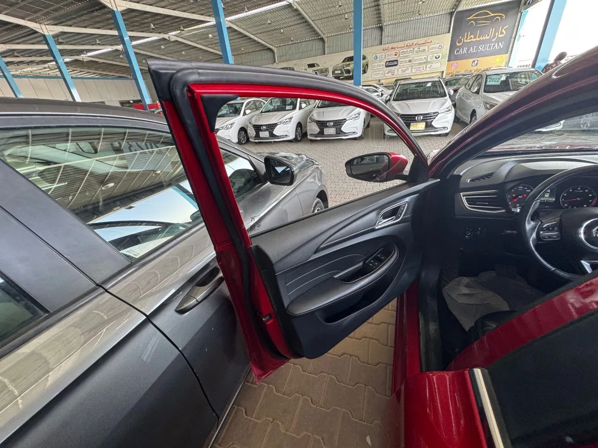 Car image 8