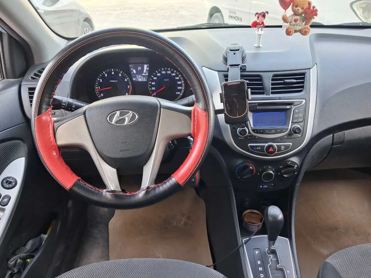 Car image 15