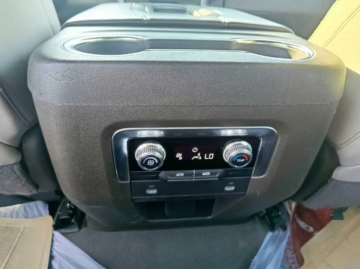 Car image 29