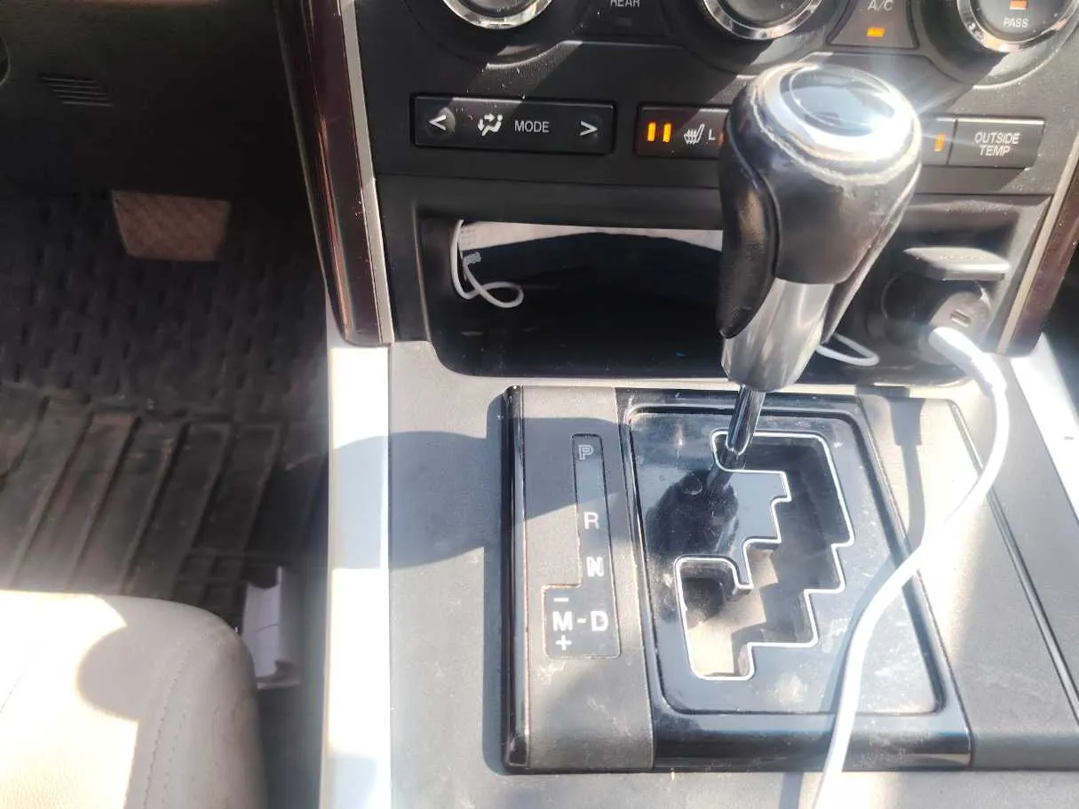 Car image 18