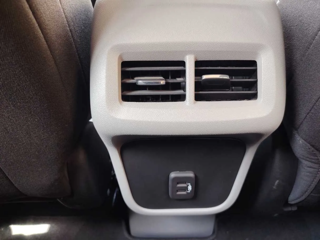 Car image 28