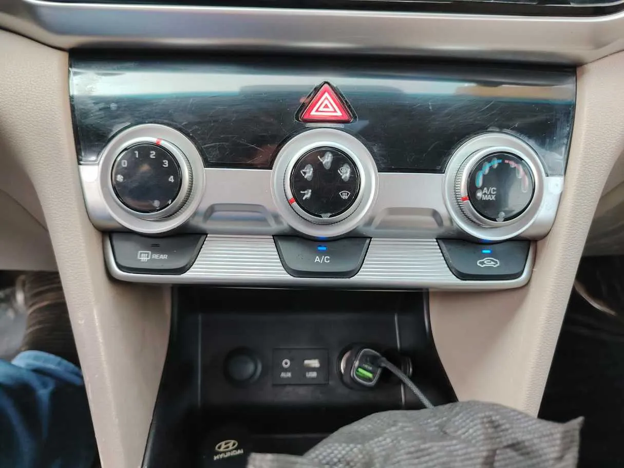 Car image 24
